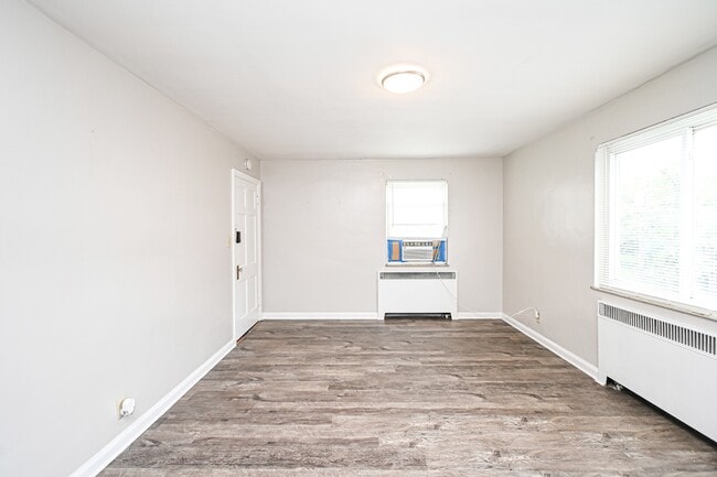 1136 Franklin Ave Unit 3