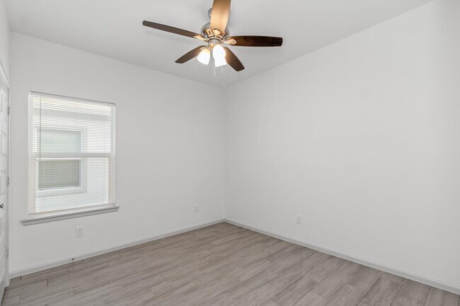 Photo - 1212 Shavano Dr