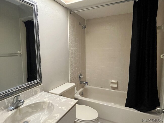 Photo - 600 E Gilchrist Ct