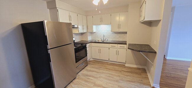 Photo - 11011-11013 S Lloyd Dr