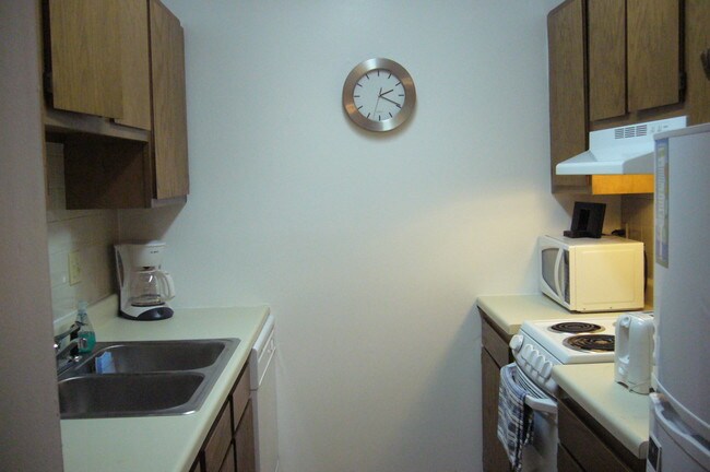 Kitchen - 436 Lodi St