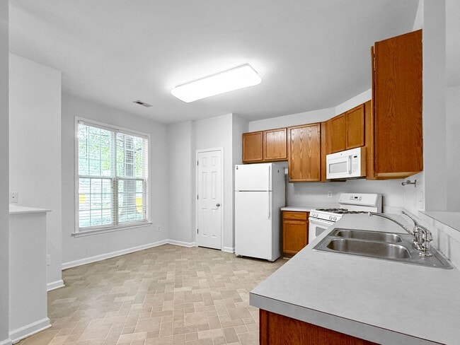 Photo - $350 Off Rent!!!! Beautiful Townhome, Fenc...
