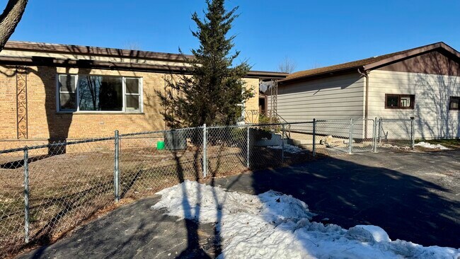 Photo - 304 E Hawthorne Dr