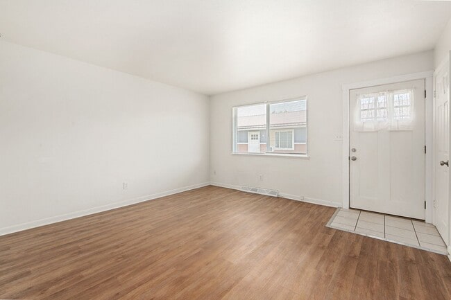 Photo - 4031 Goodell Ln Unit 5