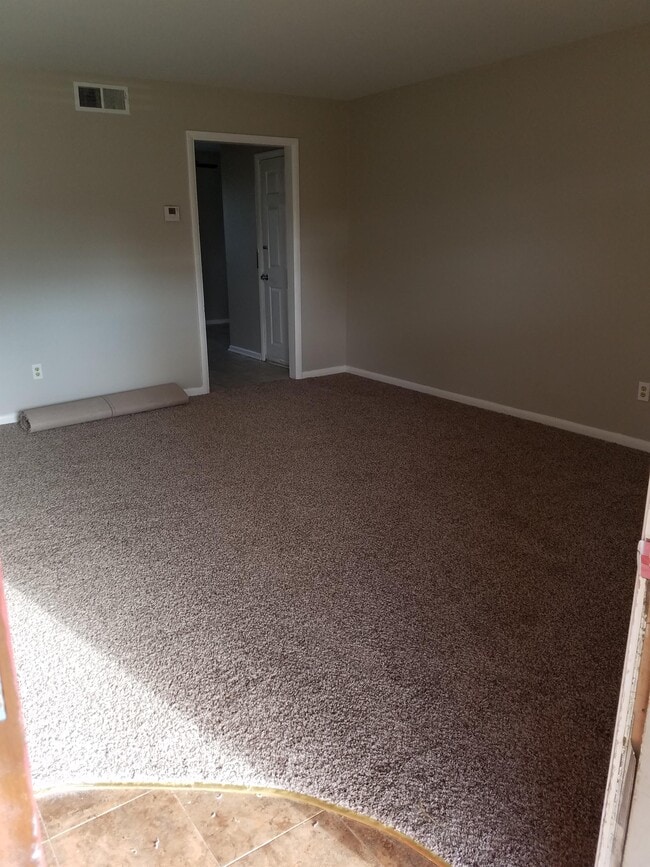 Photo - 2113 Henderson Dr