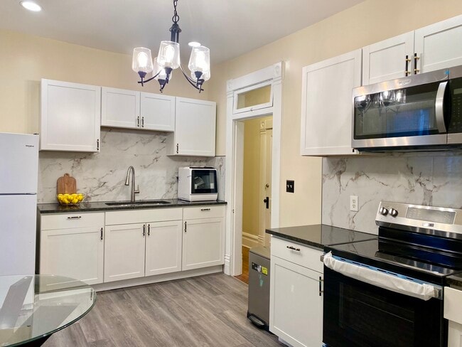 Building Photo - 1372 Neil Ave Unit A