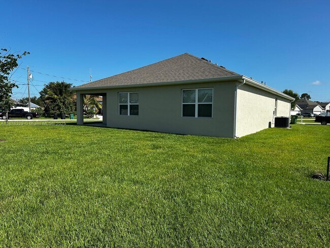 Photo - 2098 SW Altman Ave