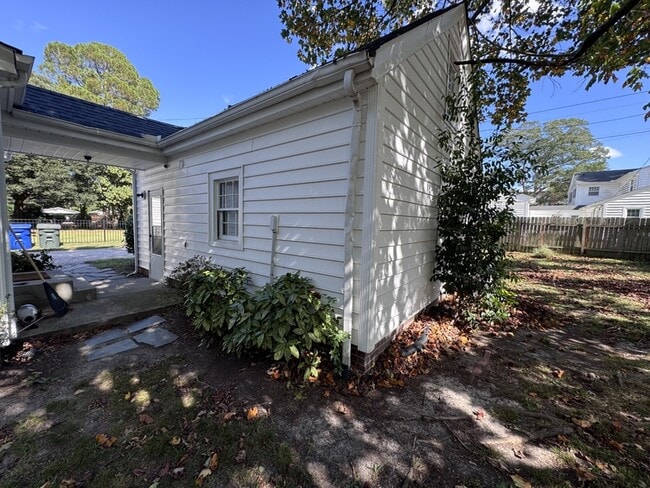 Photo - 1105 W Rock Spring Rd