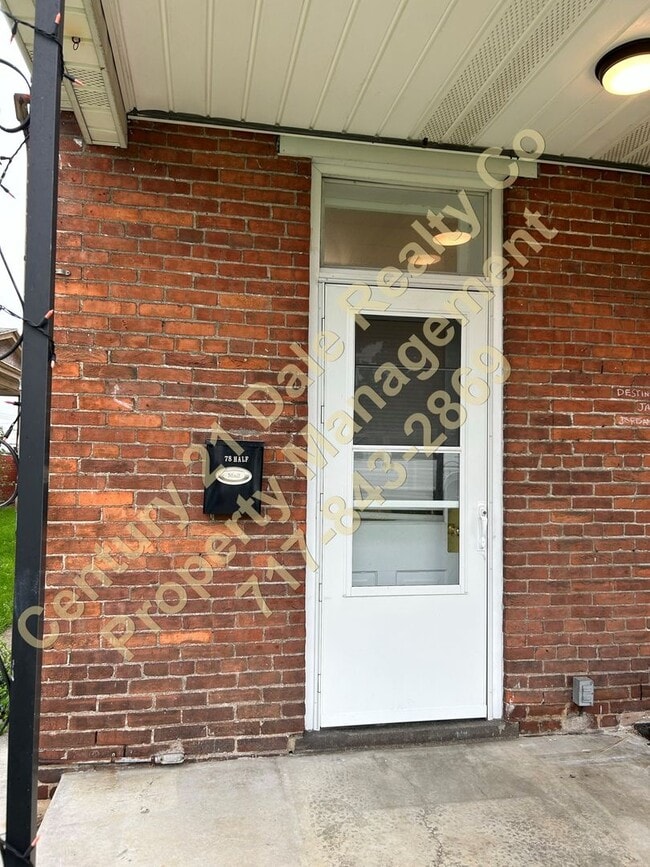 Photo - Renovated 2 Bedroom in Spring Grove, PA Unidad - 78 1/2 Back