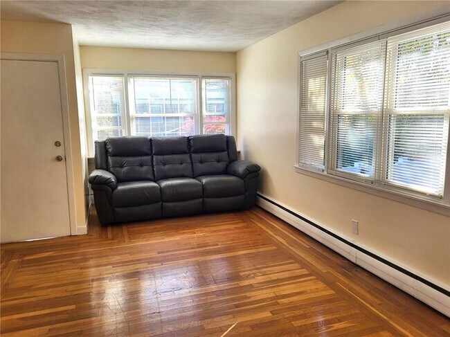 Photo - 160 Hillcrest Ave