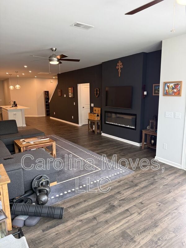 Photo - 717 Isleworth Ln