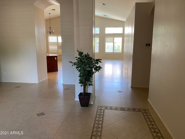 Photo - 2350 W Maplewood St