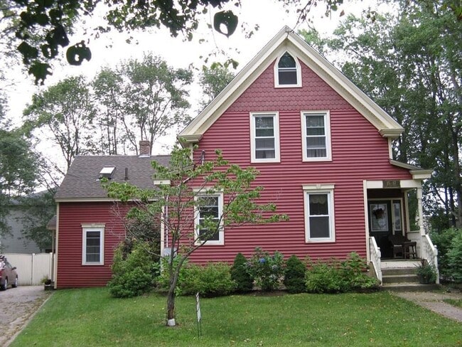 Encantador apartamento de 2 habitaciones en una casa de dos familias en la codiciada zona del centro de Mansfield. - 17 Court street Unidad 2BDRM
