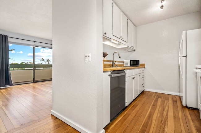 Photo - Beautifully Renovated 1 Bedroom/1 Bath Iao Gardens Condo with Ocean Views!
