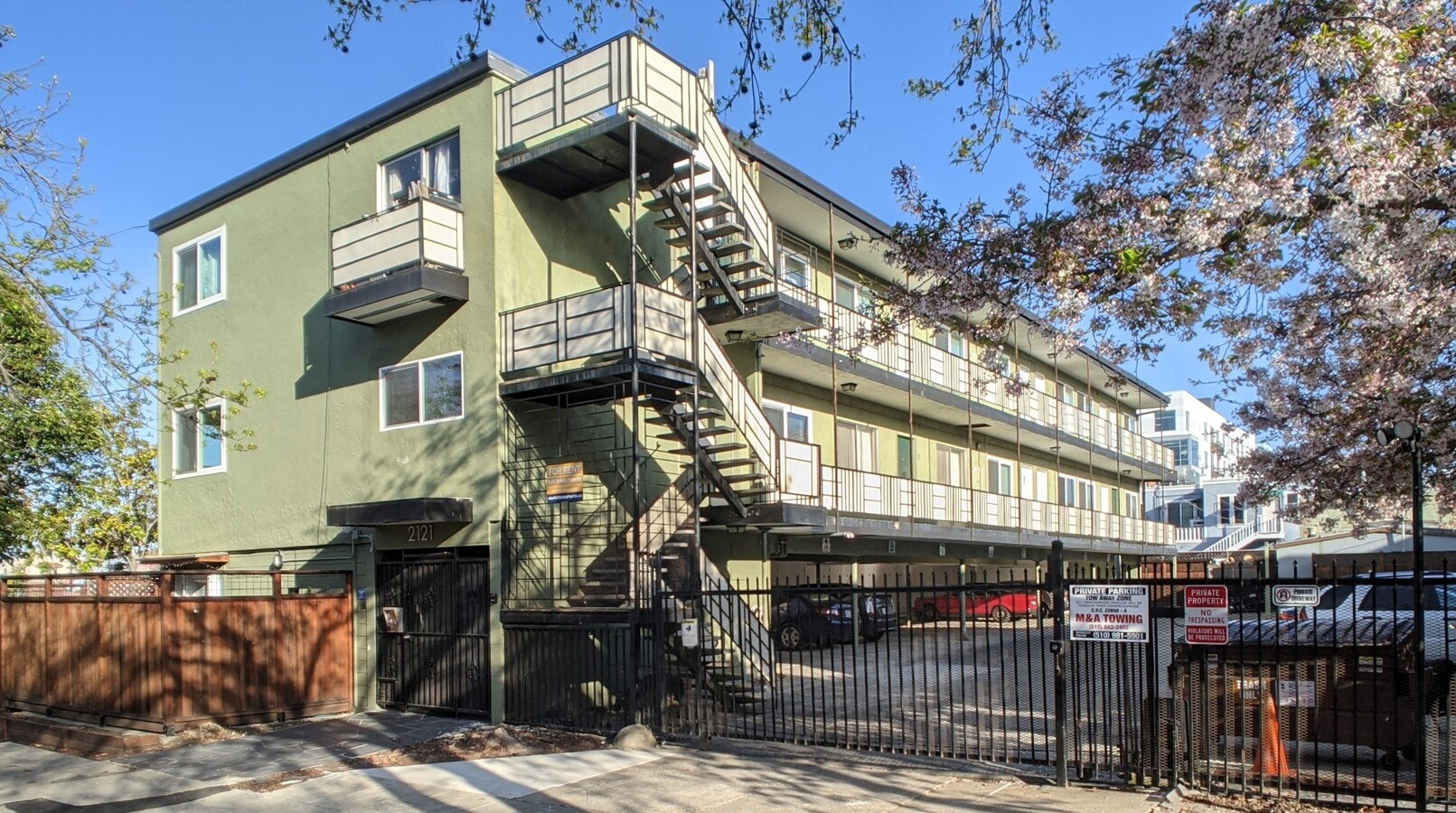Photo - 2121 Blake St