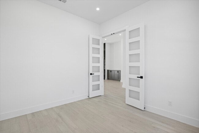 Photo - 2057 Glenhollow Dr