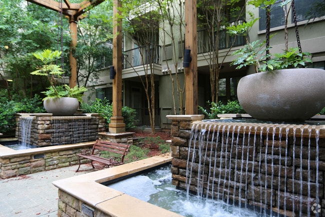 courtyard - Gramercy At Buckhead