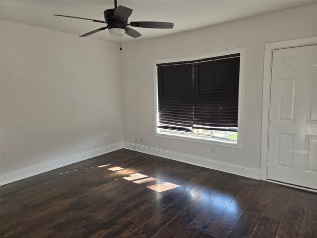 Photo - 6813 Avenue O