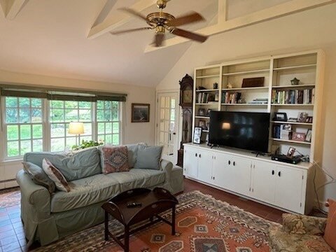 719 Bay Rd