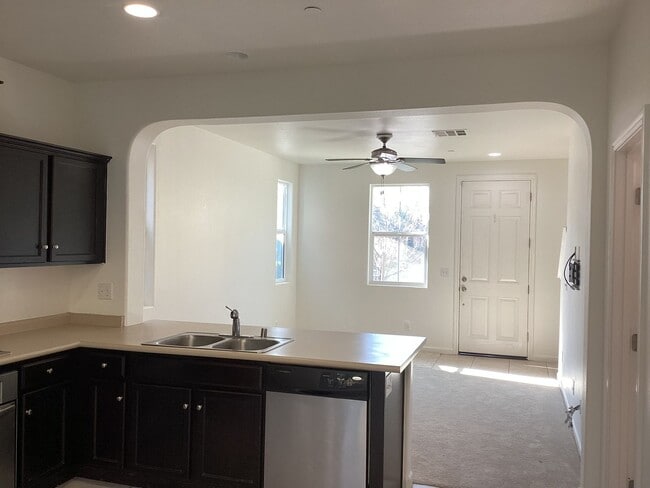 Photo - 1587 Etchings Way