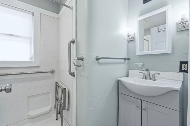 Building Photo - 3405 Lillie St