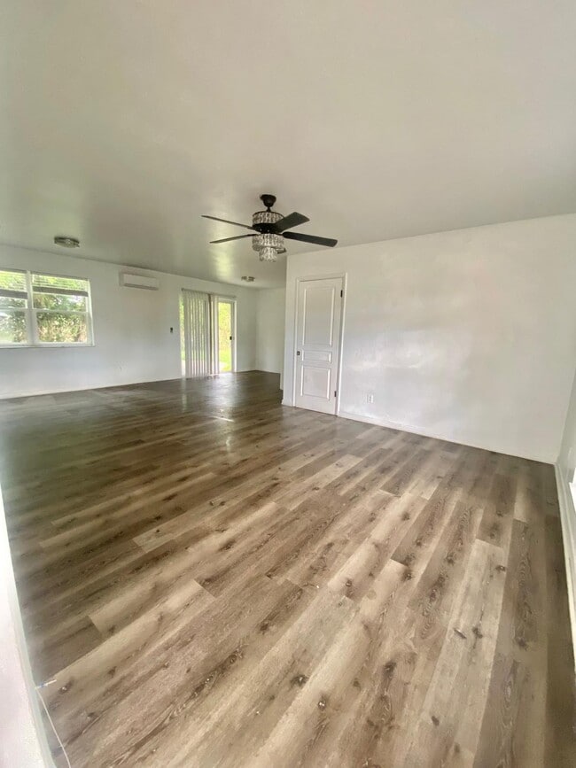 Photo - 2076 7th Ave SW