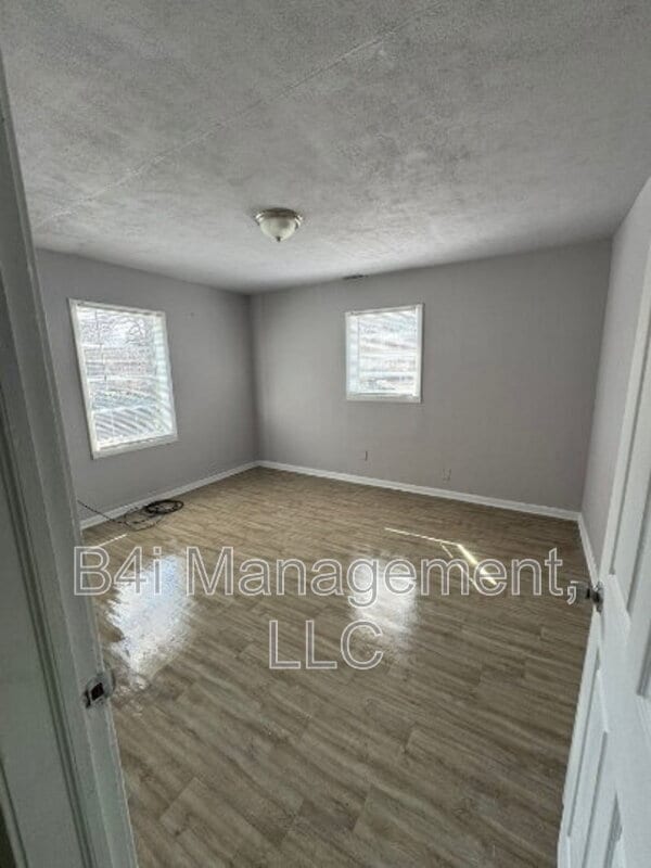 Photo - 2343 Huggins St