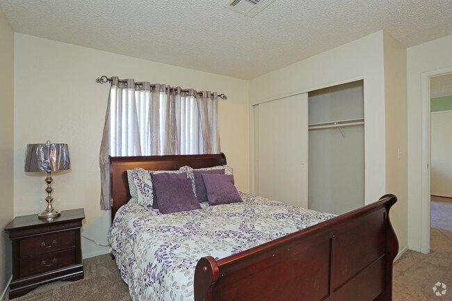 2BR,2BA-Colony Master Bedroom
