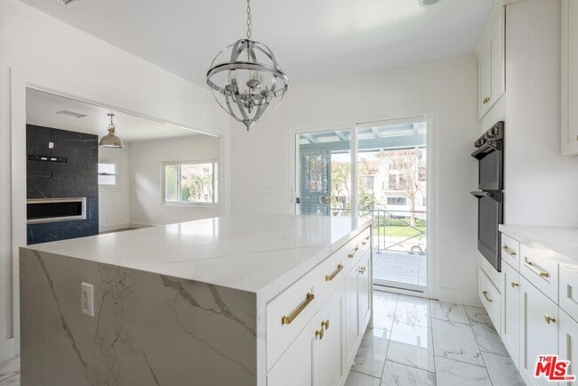 Photo - 1040 N Crescent Heights Blvd