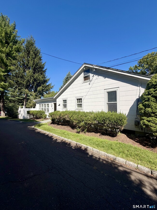 28 Treadwell Ave