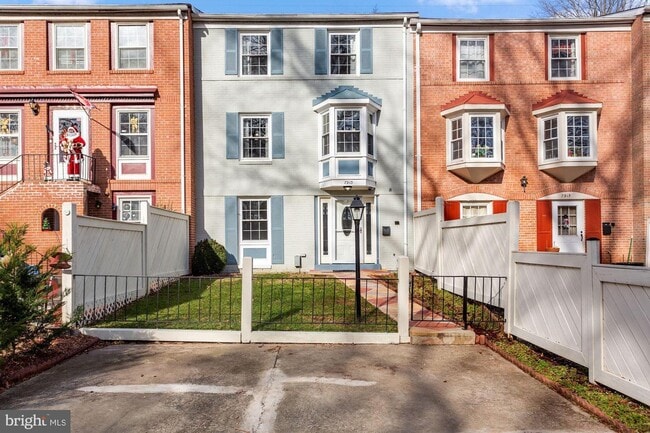 7913 Central Park Cir
