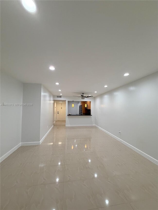 Building Photo - 20730 NE 8th Ct Unit 204-16