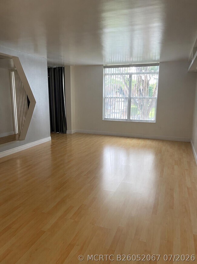 Photo - 3690 Inverrary Dr Unit 2Z