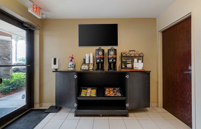 Furnished Studio-Fort Lauderdale-Cypress Creek-Andrews Ave