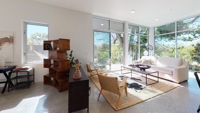 0BR, 1 BA - 1050 SF