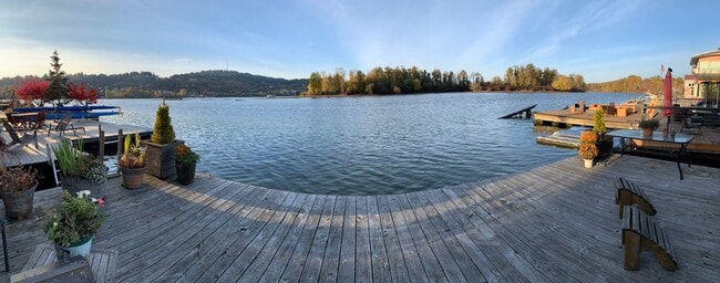 Building Photo - 2901 SE Oaks Park Way