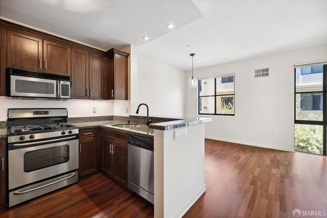 Building Photo - 88 Townsend St Rental