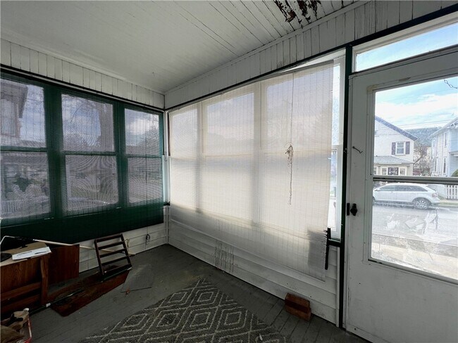 Photo - 49 Spruce St