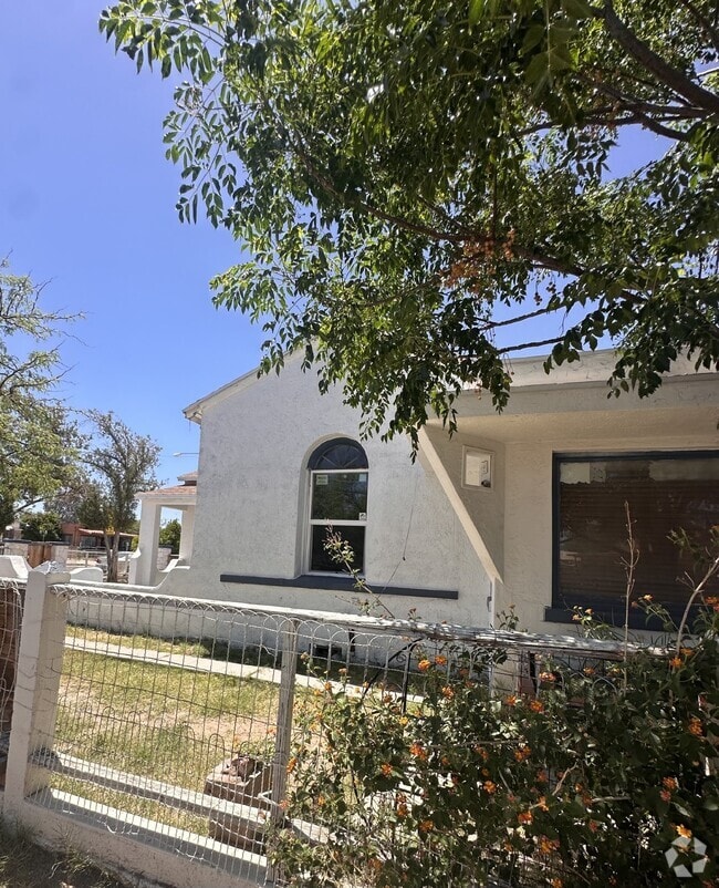 Building Photo - Delightful and Cozy 3bdrm 1bath Home For R...
