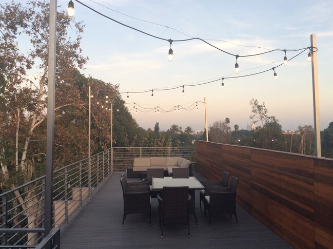 Private Roofdeck - 7505 Hampton Ave Unit 16