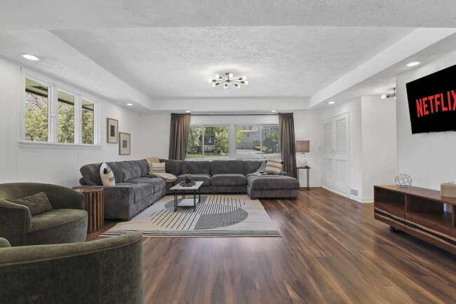 Building Photo - 5488 Fernwood Ln