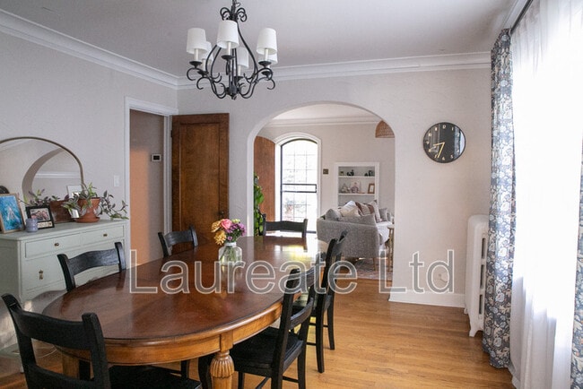 Photo - 2037 Ivanhoe St