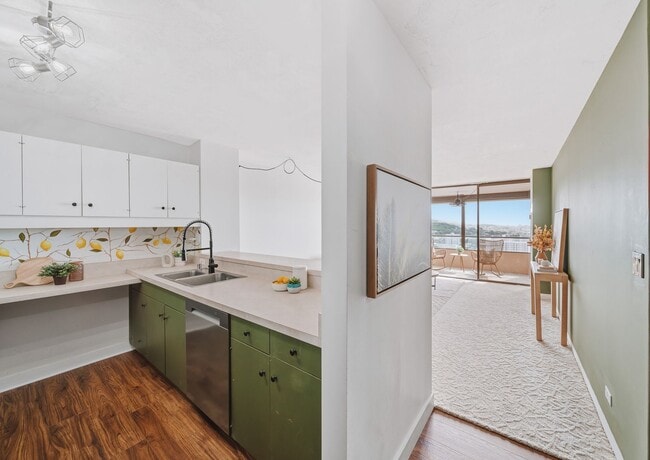 Building Photo - Mott Smith Laniloa