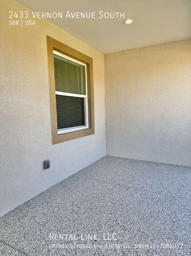Photo - 2433 Vernon Ave S