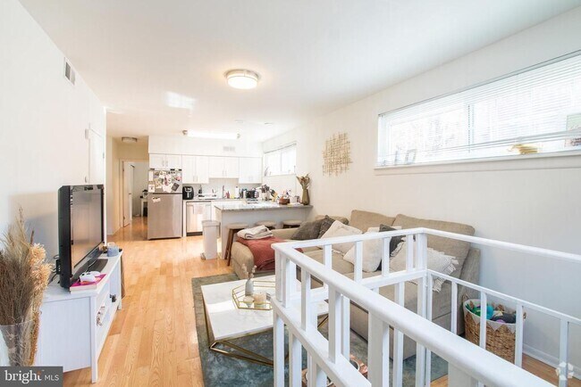Building Photo - 533 S 17th St Unit 1 Rental