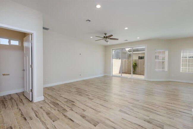 Photo - 3240 E Pinchot Ave Unit 6