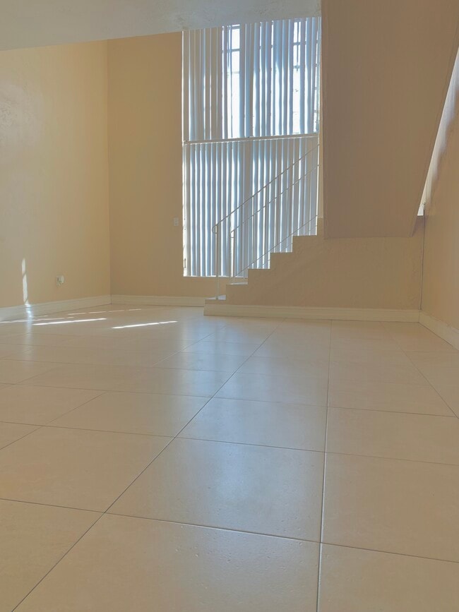 Área de sala comedor - 10901 N Kendall Dr Unidad 207