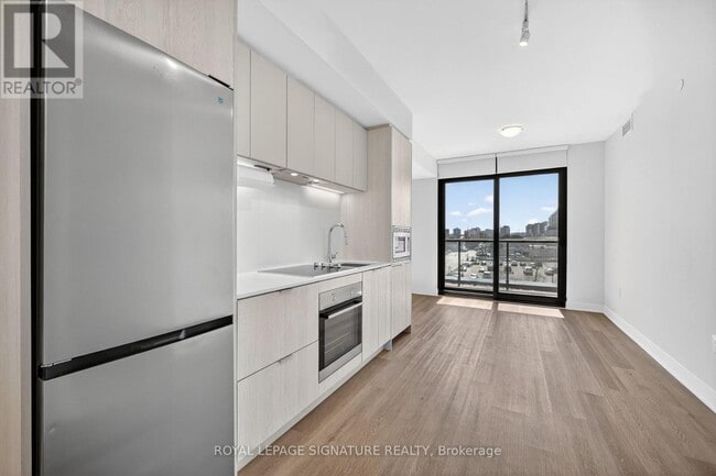 Photo - 86 Dundas St E Unit 326