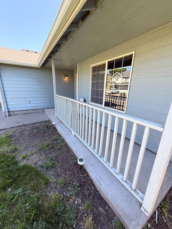 Photo - Spacious Keizer Home with Large Fenced Backyard