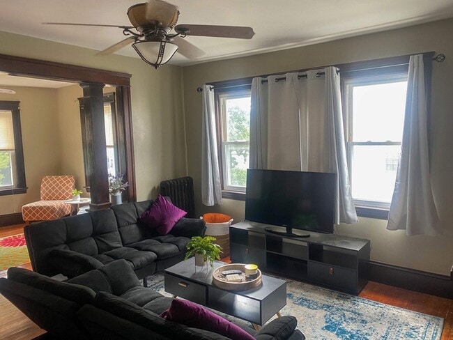 Building Photo - 19 Fifth Ave Unit 1